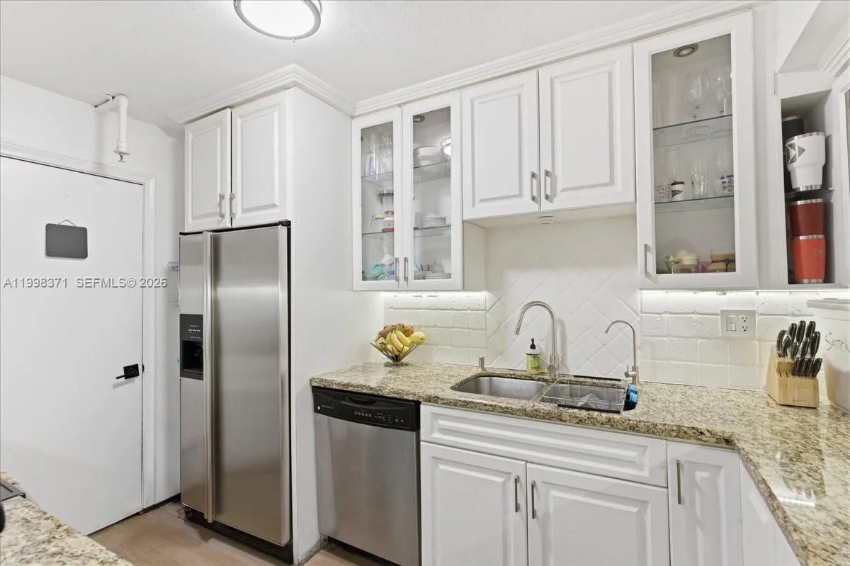 550 Ocean Drive 3h, Key Biscayne, Florida 33149, Key Biscayne, Florida 33149, 3 Bedrooms Bedrooms, ,2 BathroomsBathrooms,Residential,For Sale,550 Ocean Drive 3h, Key Biscayne, Florida 33149,A11998371