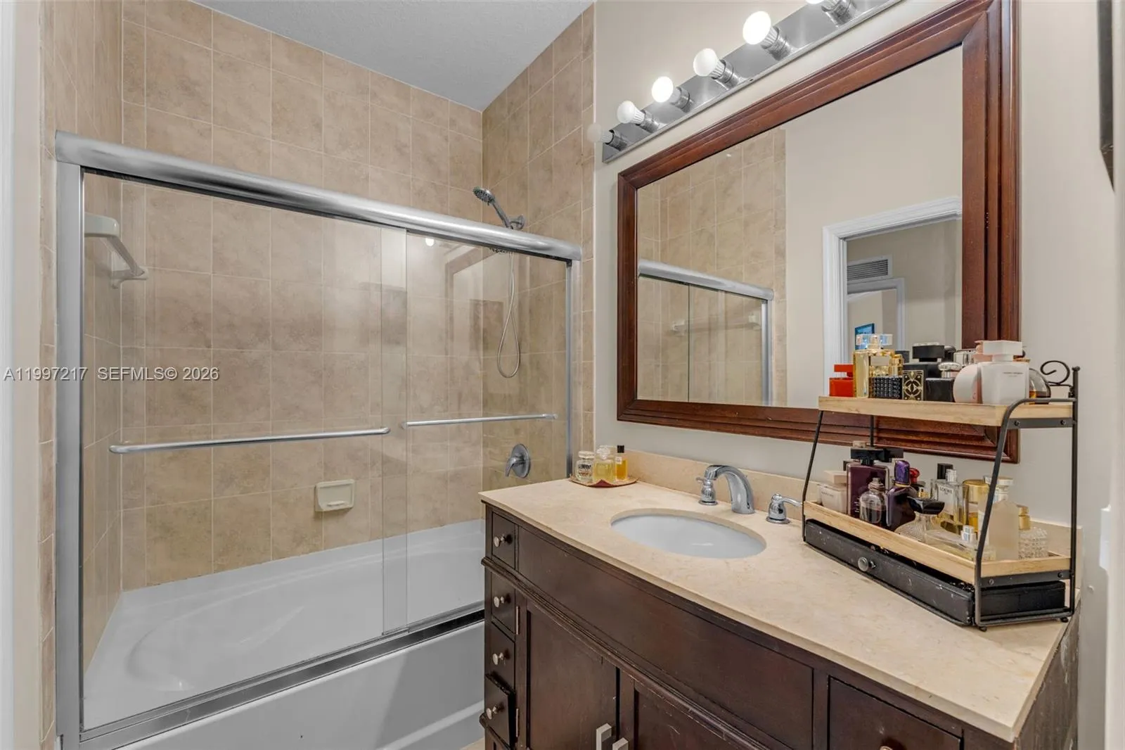 10012 Nw 7th St 206, Miami, Florida 33172, Miami, Florida 33172, 3 Bedrooms Bedrooms, ,2 BathroomsBathrooms,Residential,For Sale,10012 Nw 7th St 206, Miami, Florida 33172,A11997217