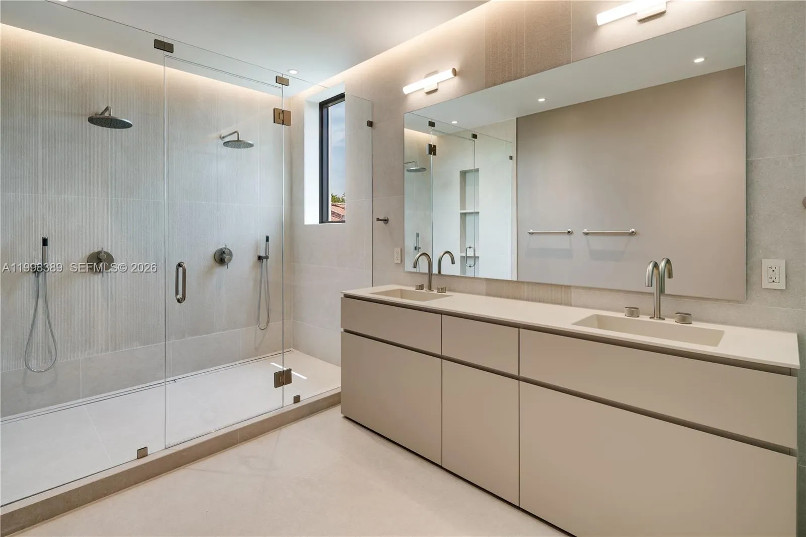 571 Glenridge Rd, Key Biscayne, Florida 33149, Key Biscayne, Florida 33149, 5 Bedrooms Bedrooms, ,7 BathroomsBathrooms,Residential,For Sale,571 Glenridge Rd, Key Biscayne, Florida 33149,A11998389