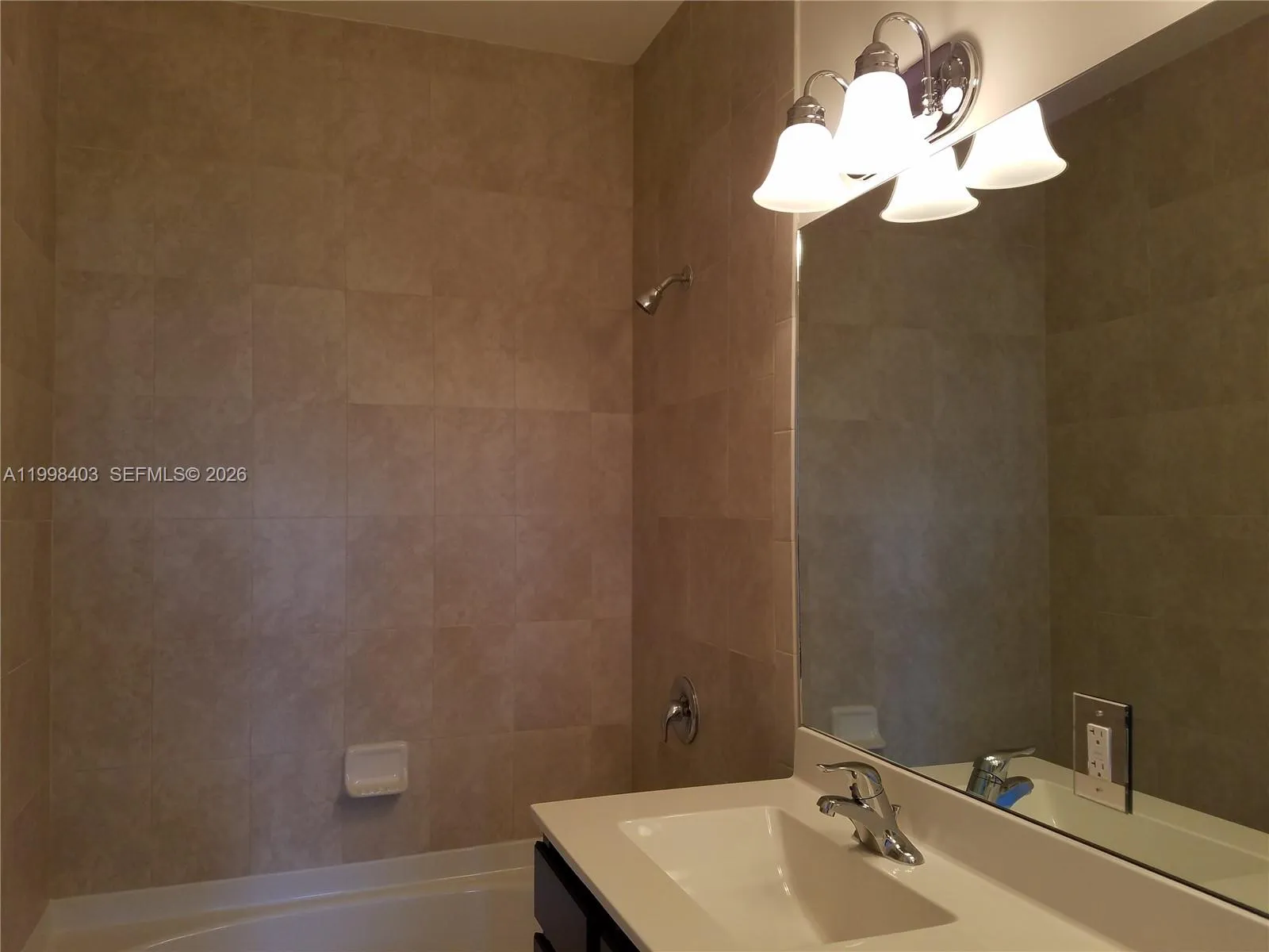 10620 Nw 88th St 204, Doral, Florida 33178, Doral, Florida 33178, 3 Bedrooms Bedrooms, ,2 BathroomsBathrooms,Residential Lease,For Rent,10620 Nw 88th St 204, Doral, Florida 33178,A11998403