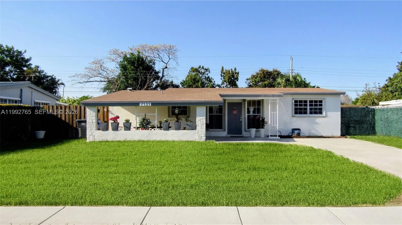 Hollywood, Florida 33024, 2 Bedrooms Bedrooms, ,1 BathroomBathrooms,Residential,For Sale,A11992765