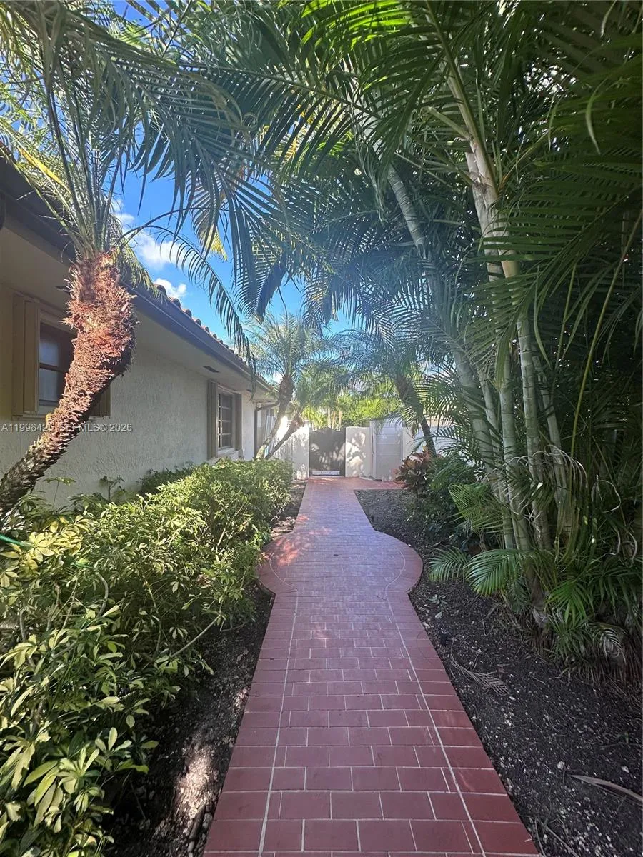 Miami, Florida 33165, Miami, Florida 33165, 4 Bedrooms Bedrooms, ,3 BathroomsBathrooms,Residential Lease,For Rent, Miami, Florida 33165,A11998425
