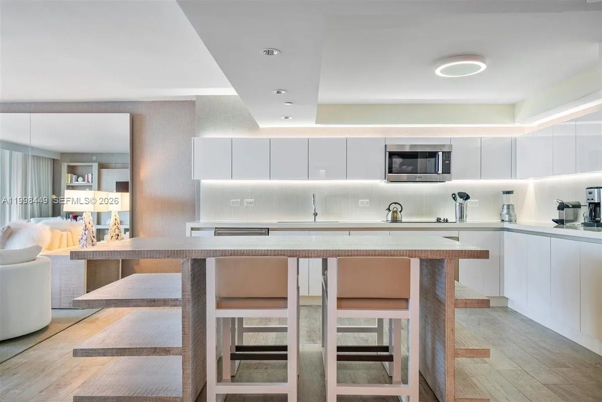 102 24th St 1520, Miami Beach, Florida 33139, Miami Beach, Florida 33139, 2 Bedrooms Bedrooms, ,2 BathroomsBathrooms,Residential,For Sale,102 24th St 1520, Miami Beach, Florida 33139,A11998449