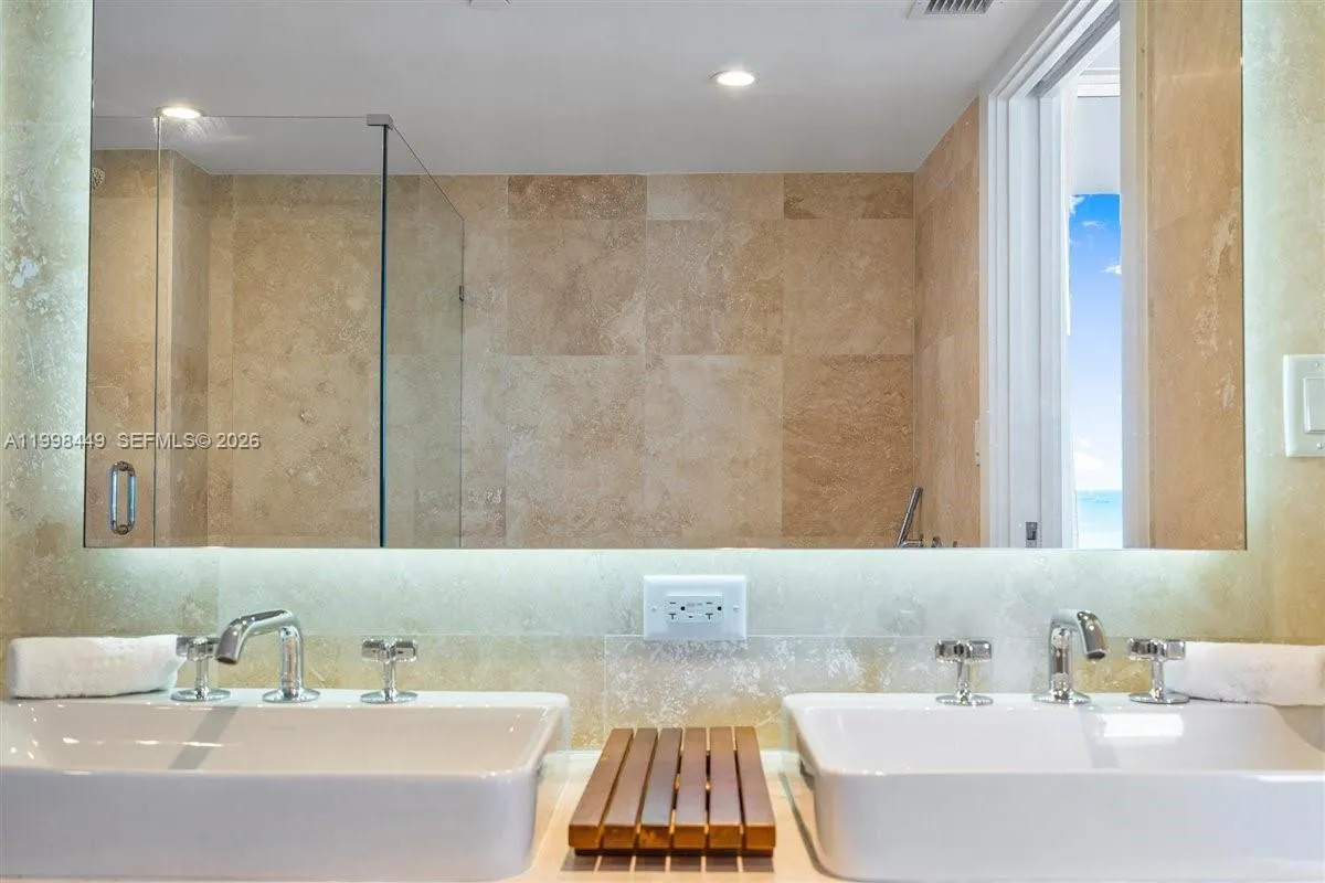 102 24th St 1520, Miami Beach, Florida 33139, Miami Beach, Florida 33139, 2 Bedrooms Bedrooms, ,2 BathroomsBathrooms,Residential,For Sale,102 24th St 1520, Miami Beach, Florida 33139,A11998449