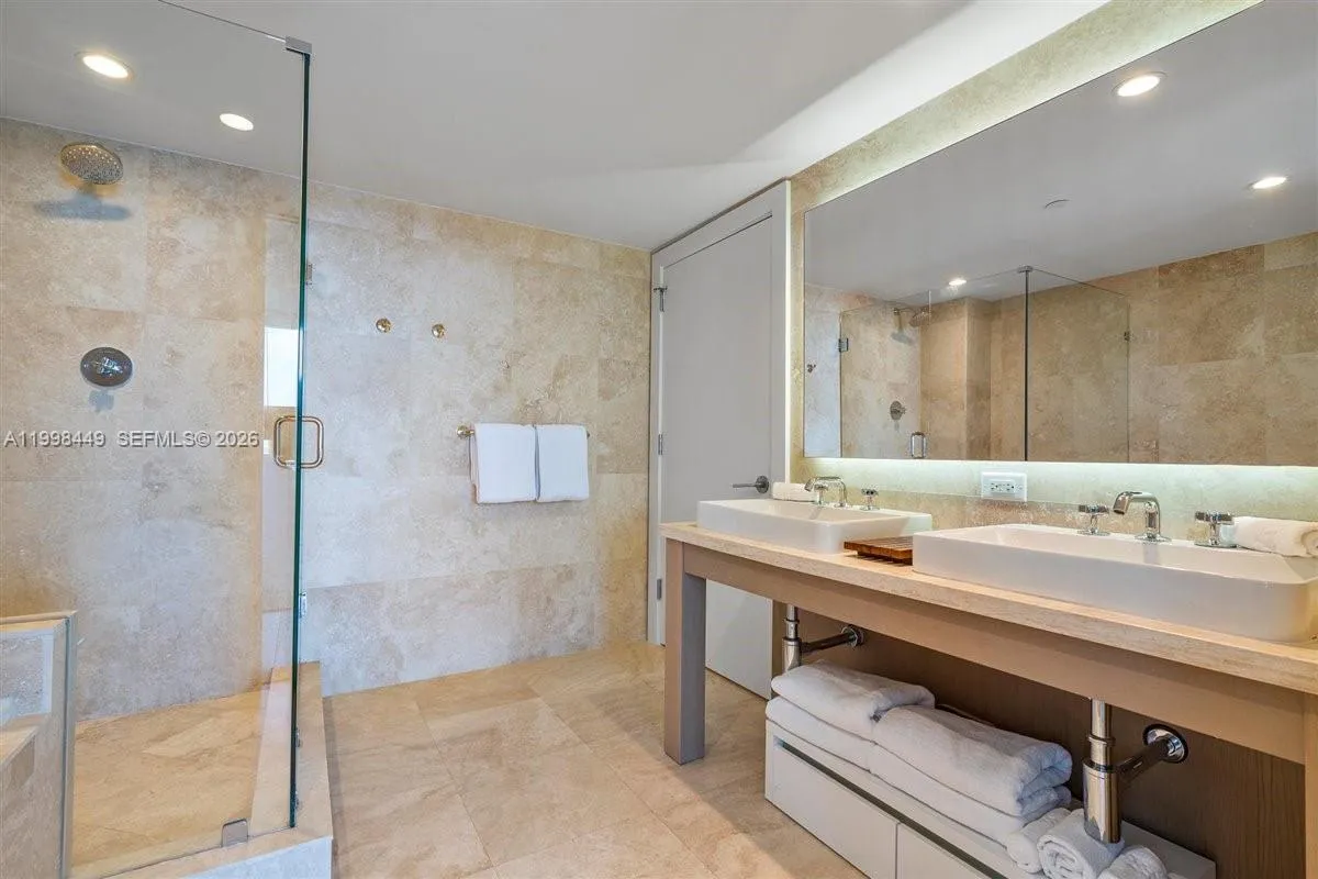 102 24th St 1520, Miami Beach, Florida 33139, Miami Beach, Florida 33139, 2 Bedrooms Bedrooms, ,2 BathroomsBathrooms,Residential,For Sale,102 24th St 1520, Miami Beach, Florida 33139,A11998449