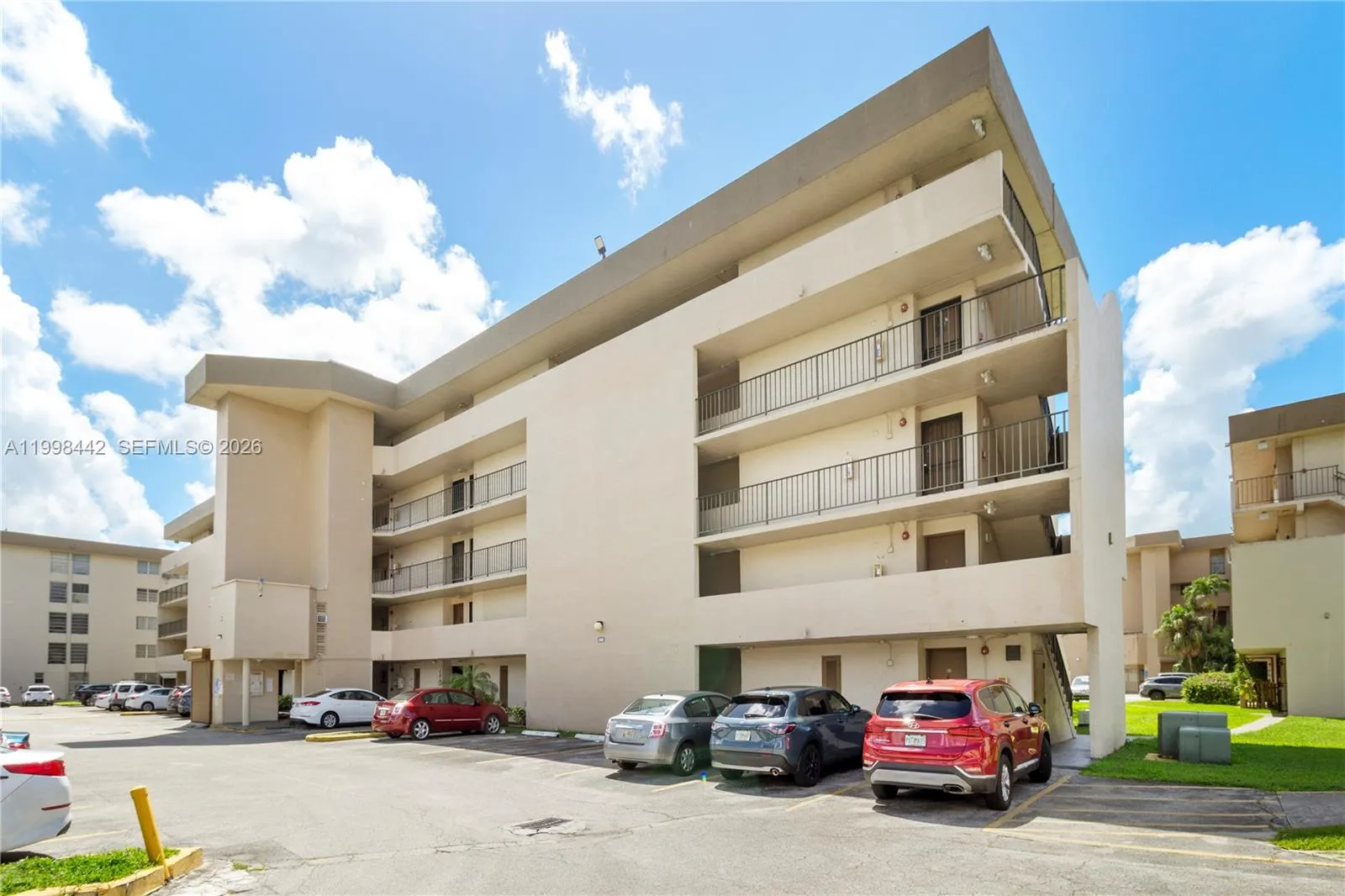 Miami, Florida 33172, 2 Bedrooms Bedrooms, ,2 BathroomsBathrooms,Residential,For Sale,A11998442