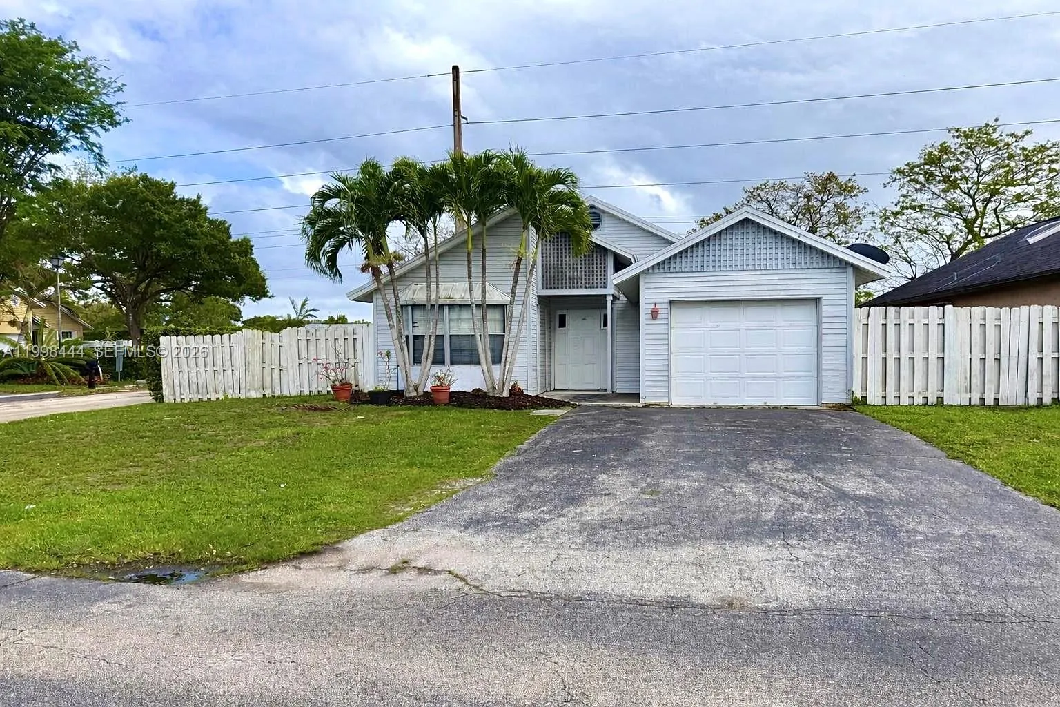 9900 Nw 44th Ct, Sunrise, Florida 33351, Sunrise, Florida 33351, 4 Bedrooms Bedrooms, ,2 BathroomsBathrooms,Residential,For Sale,9900 Nw 44th Ct, Sunrise, Florida 33351,A11998444