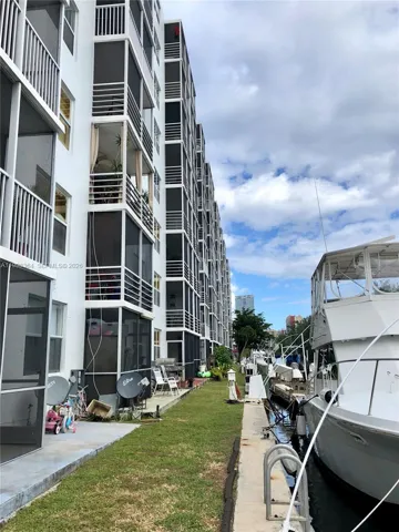 3660 Ne 166th St 812, North Miami Beach, Florida 33160