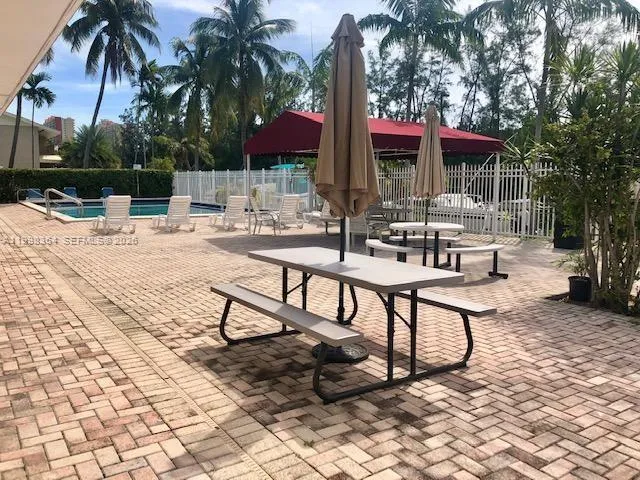 3660 Ne 166th St 812, North Miami Beach, Florida 33160