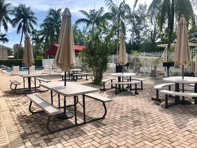 3660 Ne 166th St 812, North Miami Beach, Florida 33160