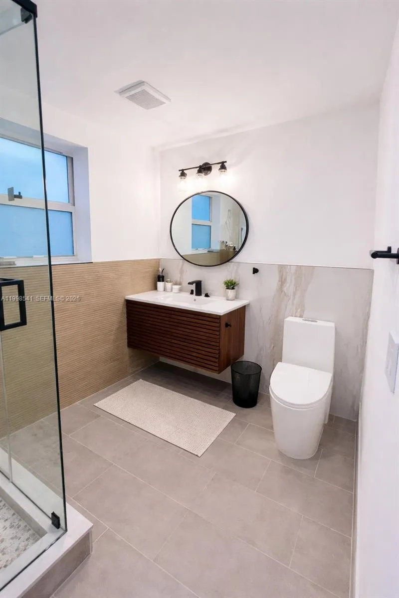 Hollywood, Florida 33019, 1 Bedroom Bedrooms, ,1 BathroomBathrooms,Residential Lease,For Rent,A11998541