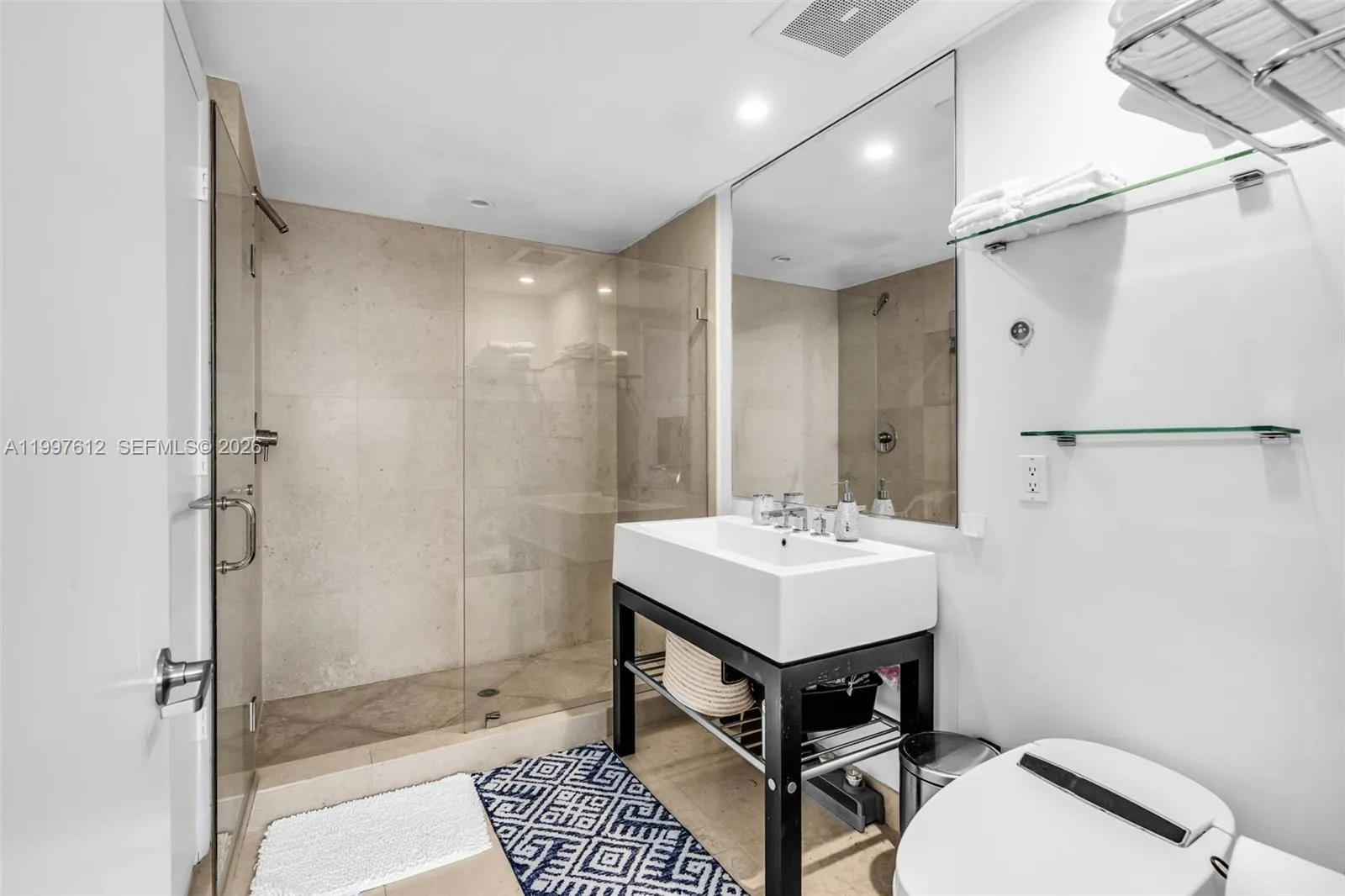 495 Brickell Ave 5301, Miami, Florida 33131, Miami, Florida 33131, 3 Bedrooms Bedrooms, ,2 BathroomsBathrooms,Residential Lease,For Rent,495 Brickell Ave 5301, Miami, Florida 33131,A11997612