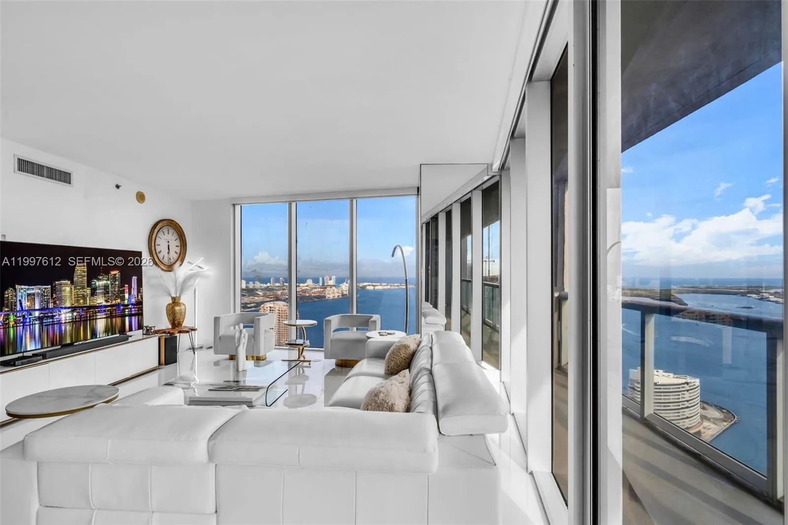 495 Brickell Ave 5301, Miami, Florida 33131, Miami, Florida 33131, 3 Bedrooms Bedrooms, ,2 BathroomsBathrooms,Residential Lease,For Rent,495 Brickell Ave 5301, Miami, Florida 33131,A11997612