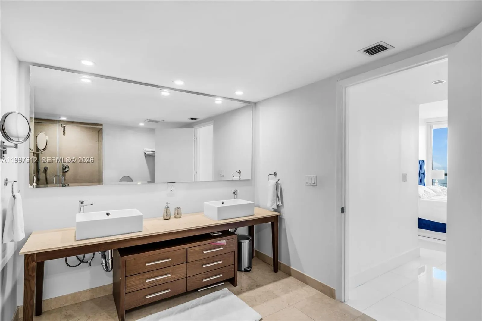 495 Brickell Ave 5301, Miami, Florida 33131, Miami, Florida 33131, 3 Bedrooms Bedrooms, ,2 BathroomsBathrooms,Residential Lease,For Rent,495 Brickell Ave 5301, Miami, Florida 33131,A11997612