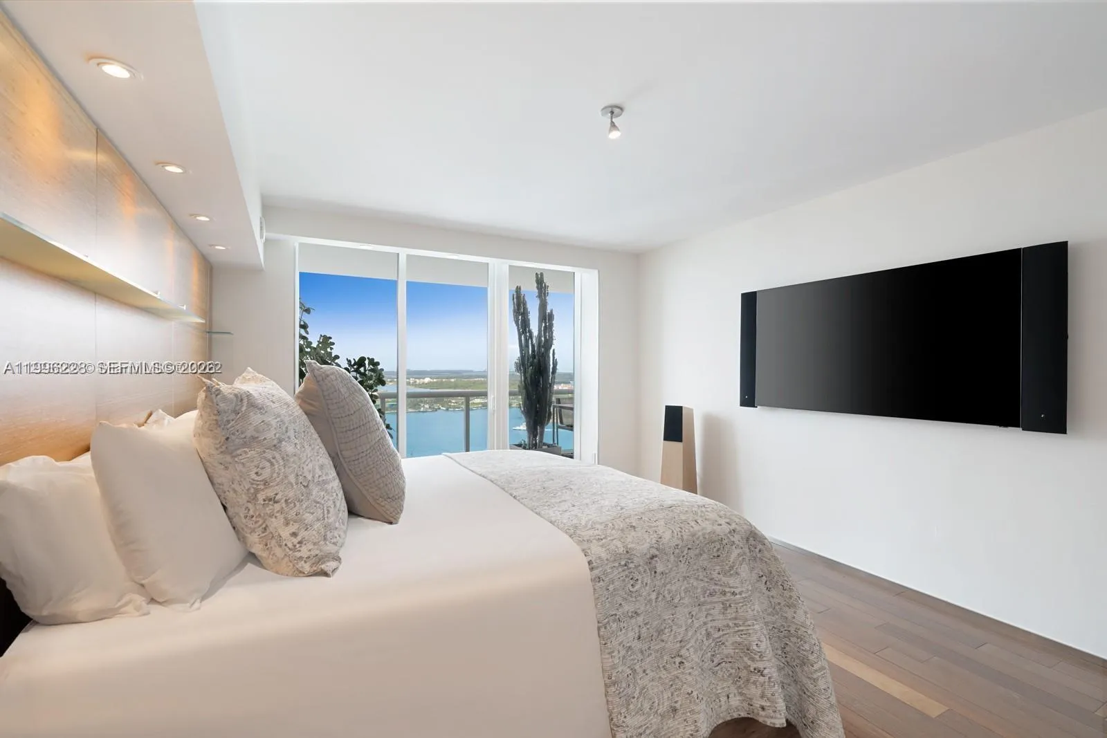 450 Alton Rd 3303, Miami Beach, Florida 33139, Miami Beach, Florida 33139, 2 Bedrooms Bedrooms, ,3 BathroomsBathrooms,Residential,For Sale,450 Alton Rd 3303, Miami Beach, Florida 33139,A11996228