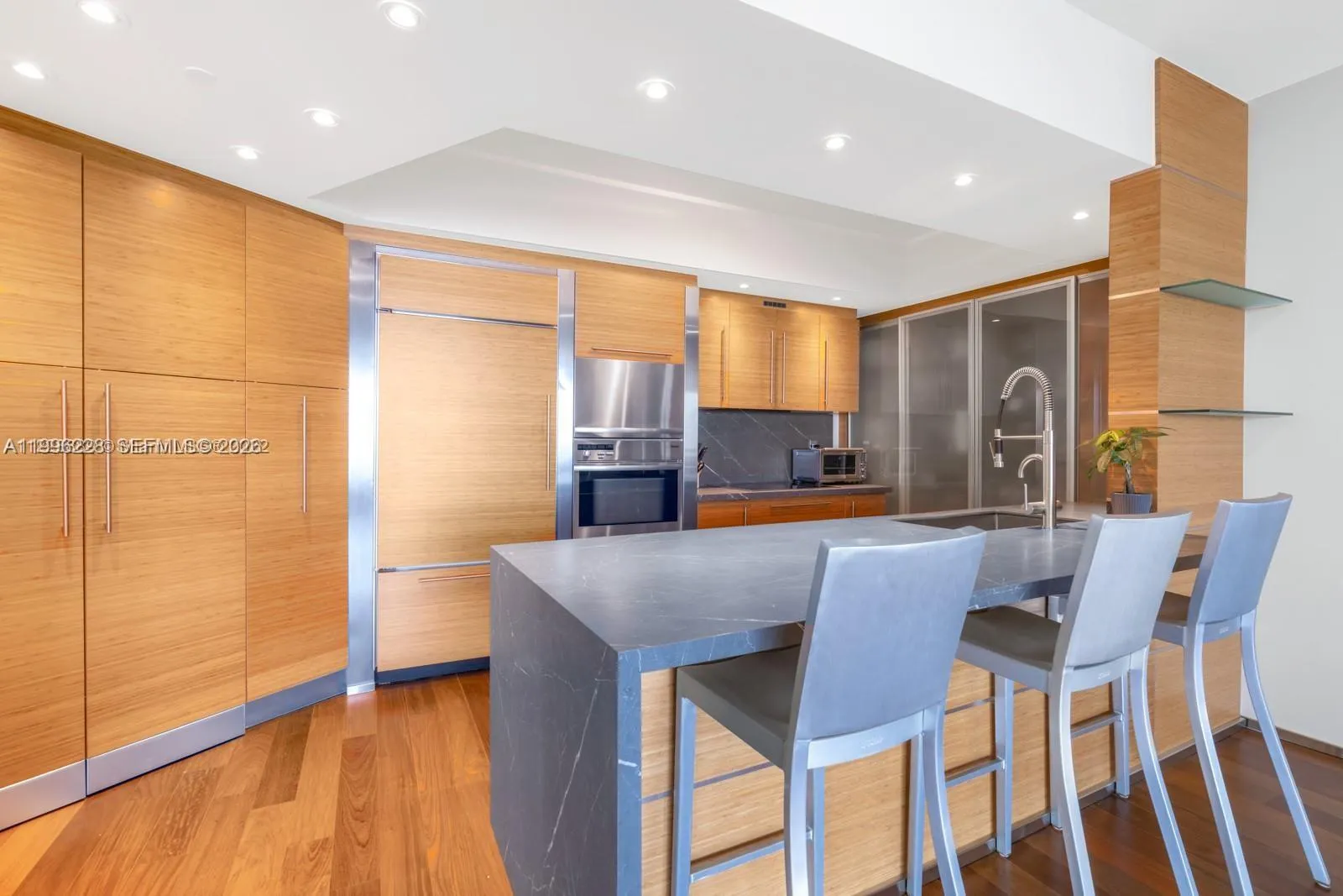 450 Alton Rd 3303, Miami Beach, Florida 33139, Miami Beach, Florida 33139, 2 Bedrooms Bedrooms, ,3 BathroomsBathrooms,Residential,For Sale,450 Alton Rd 3303, Miami Beach, Florida 33139,A11996228