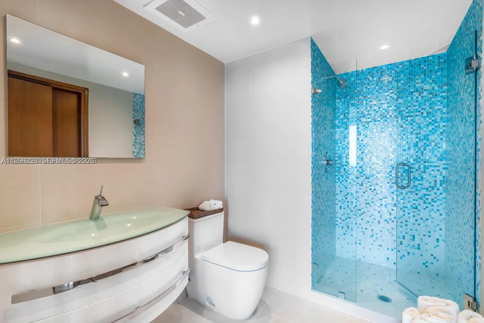 450 Alton Rd 3303, Miami Beach, Florida 33139, Miami Beach, Florida 33139, 2 Bedrooms Bedrooms, ,3 BathroomsBathrooms,Residential,For Sale,450 Alton Rd 3303, Miami Beach, Florida 33139,A11996228