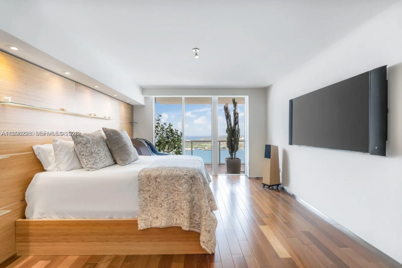 450 Alton Rd 3303, Miami Beach, Florida 33139, Miami Beach, Florida 33139, 2 Bedrooms Bedrooms, ,3 BathroomsBathrooms,Residential,For Sale,450 Alton Rd 3303, Miami Beach, Florida 33139,A11996228