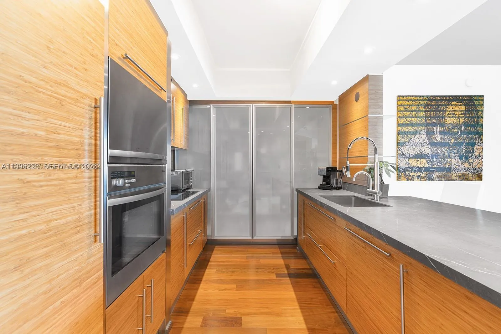 450 Alton Rd 3303, Miami Beach, Florida 33139, Miami Beach, Florida 33139, 2 Bedrooms Bedrooms, ,3 BathroomsBathrooms,Residential,For Sale,450 Alton Rd 3303, Miami Beach, Florida 33139,A11996228