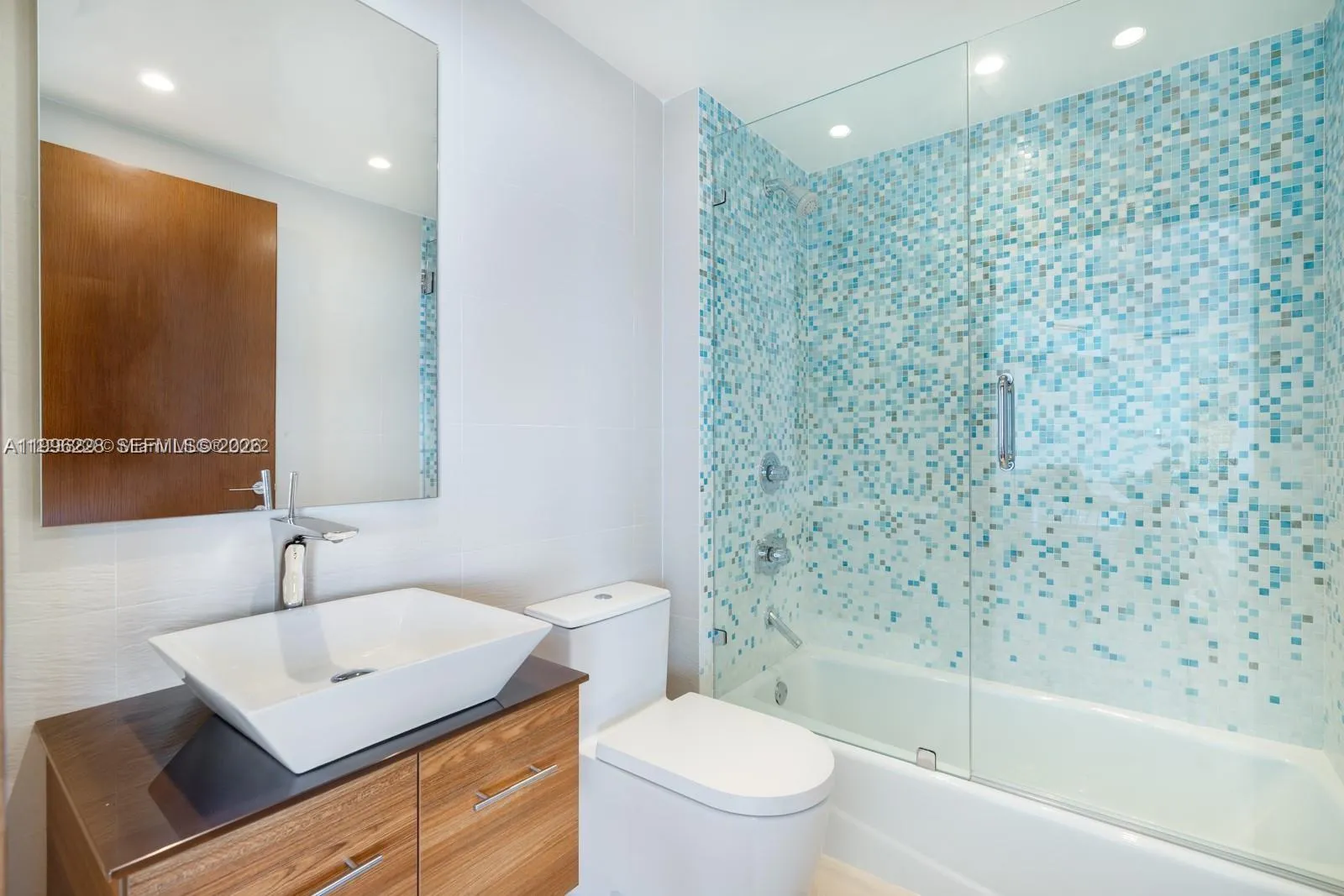 450 Alton Rd 3303, Miami Beach, Florida 33139, Miami Beach, Florida 33139, 2 Bedrooms Bedrooms, ,3 BathroomsBathrooms,Residential,For Sale,450 Alton Rd 3303, Miami Beach, Florida 33139,A11996228