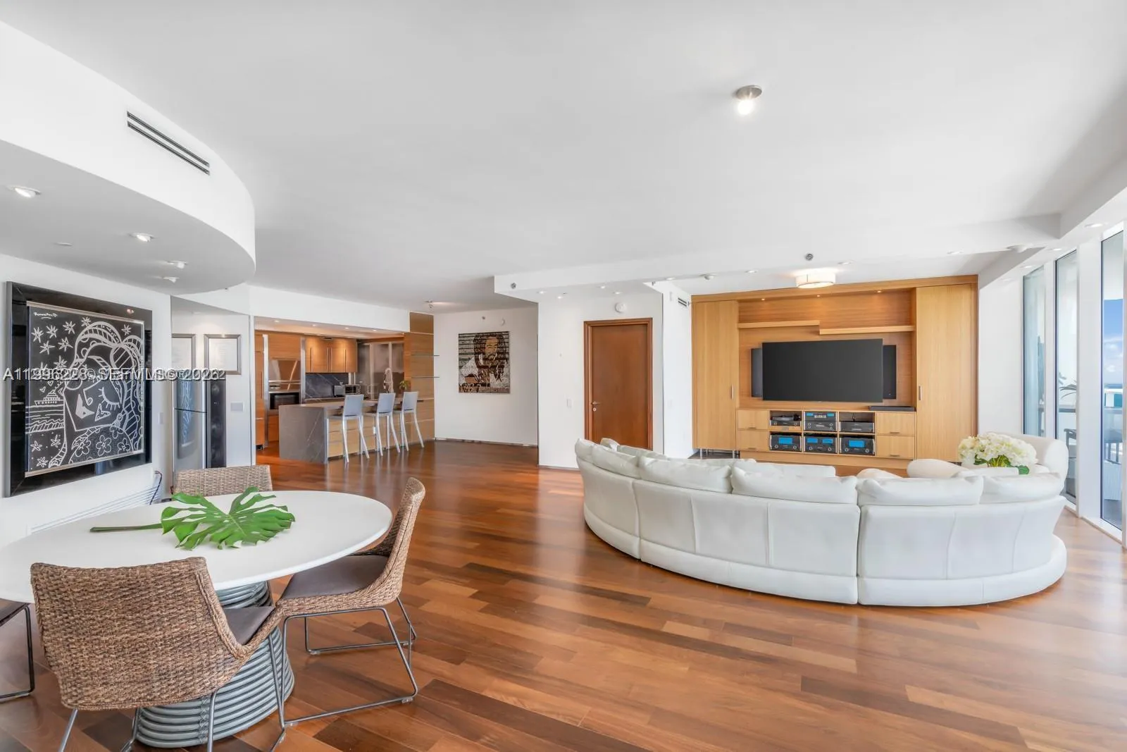 450 Alton Rd 3303, Miami Beach, Florida 33139, Miami Beach, Florida 33139, 2 Bedrooms Bedrooms, ,3 BathroomsBathrooms,Residential,For Sale,450 Alton Rd 3303, Miami Beach, Florida 33139,A11996228