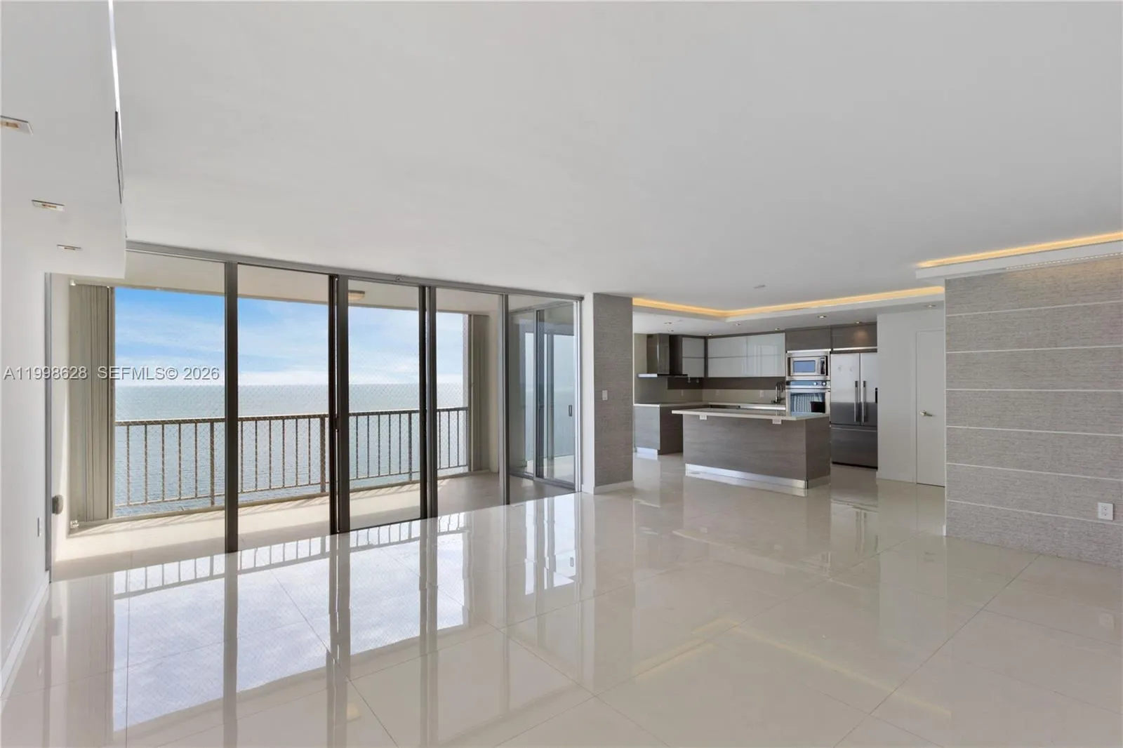 881 Ocean Dr 18f, Key Biscayne, Florida 33149, Key Biscayne, Florida 33149, 2 Bedrooms Bedrooms, ,2 BathroomsBathrooms,Residential,For Sale,881 Ocean Dr 18f, Key Biscayne, Florida 33149,A11998628