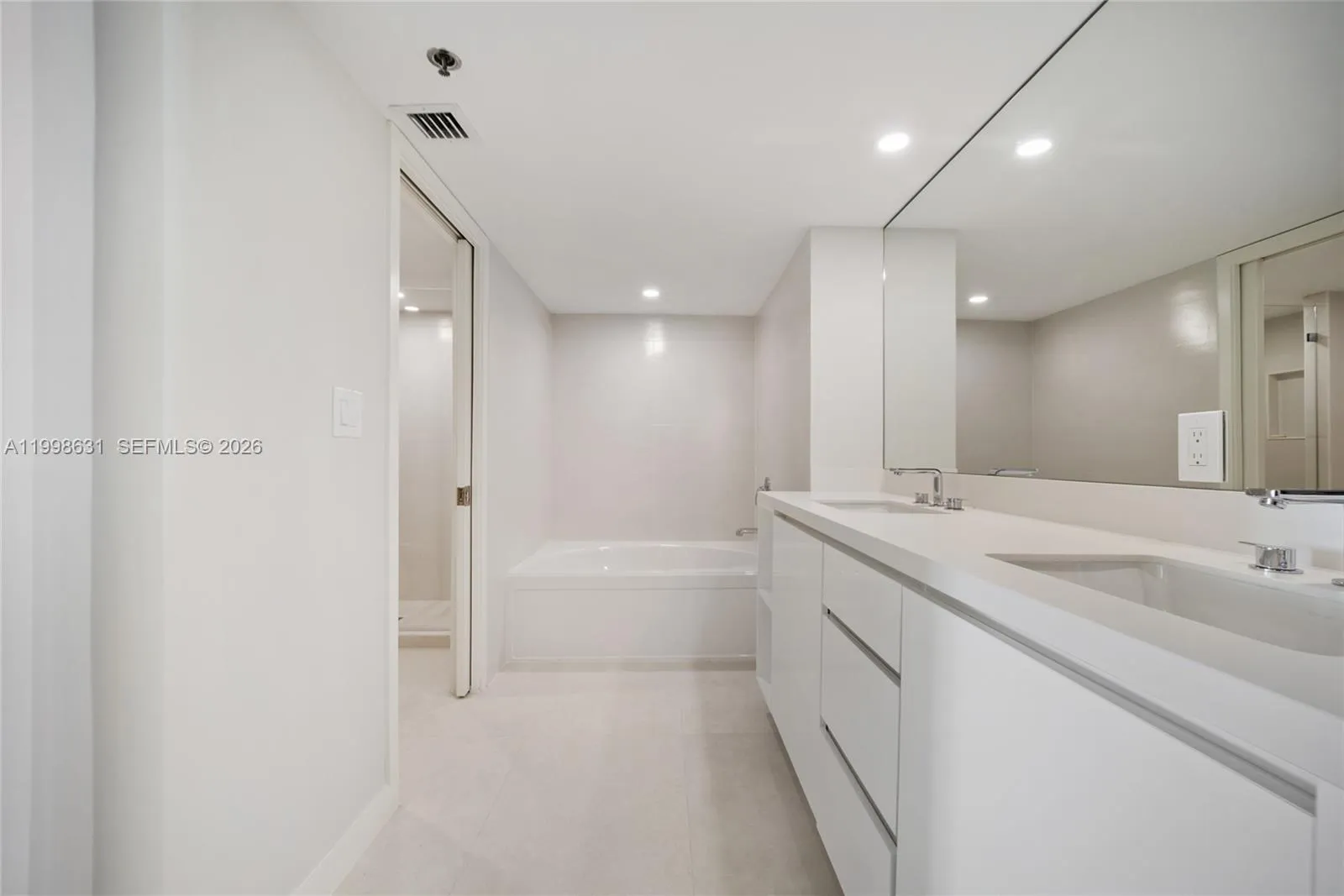 251 Crandon Blvd 1037, Key Biscayne, Florida 33149, Key Biscayne, Florida 33149, 2 Bedrooms Bedrooms, ,2 BathroomsBathrooms,Residential Lease,For Rent,251 Crandon Blvd 1037, Key Biscayne, Florida 33149,A11998631