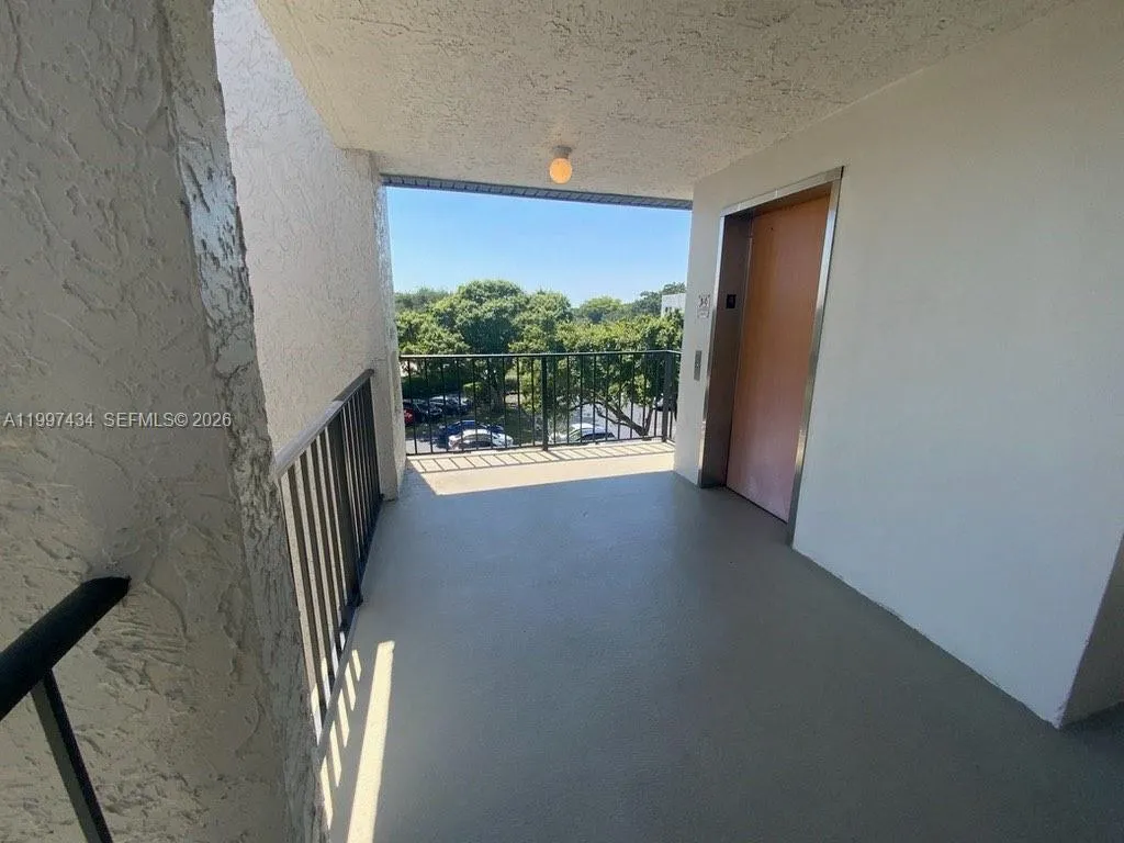 9311 Orange Grove Dr 405, Davie, Florida 33324, Davie, Florida 33324, 1 Bedroom Bedrooms, ,1 BathroomBathrooms,Residential,For Sale,9311 Orange Grove Dr 405, Davie, Florida 33324,A11997434