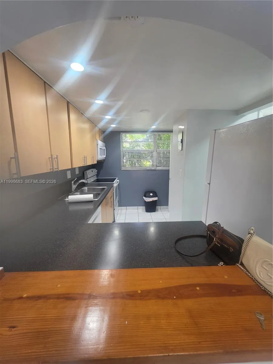 8101 Sw 73rd Ave 1, Miami, Florida 33143, Miami, Florida 33143, 2 Bedrooms Bedrooms, ,2 BathroomsBathrooms,Residential Lease,For Rent,8101 Sw 73rd Ave 1, Miami, Florida 33143,A11998683