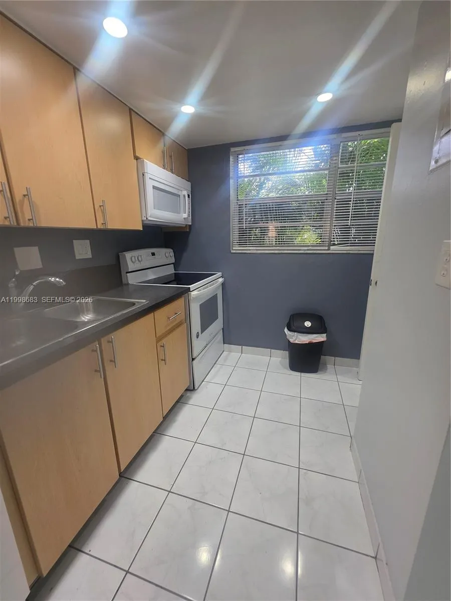 8101 Sw 73rd Ave 1, Miami, Florida 33143, Miami, Florida 33143, 2 Bedrooms Bedrooms, ,2 BathroomsBathrooms,Residential Lease,For Rent,8101 Sw 73rd Ave 1, Miami, Florida 33143,A11998683