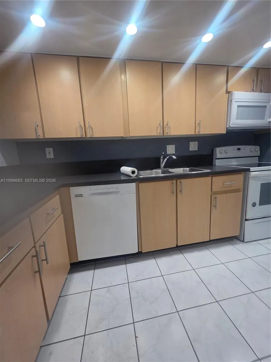 8101 Sw 73rd Ave 1, Miami, Florida 33143, Miami, Florida 33143, 2 Bedrooms Bedrooms, ,2 BathroomsBathrooms,Residential Lease,For Rent,8101 Sw 73rd Ave 1, Miami, Florida 33143,A11998683