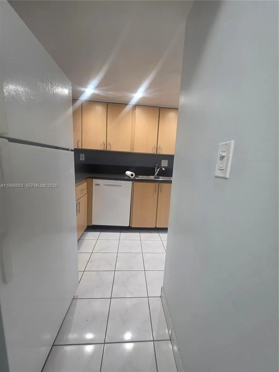 8101 Sw 73rd Ave 1, Miami, Florida 33143, Miami, Florida 33143, 2 Bedrooms Bedrooms, ,2 BathroomsBathrooms,Residential Lease,For Rent,8101 Sw 73rd Ave 1, Miami, Florida 33143,A11998683