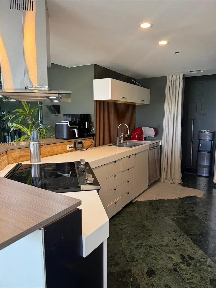 19707 Turnberry Way 28c, Aventura, Florida 33180, Aventura, Florida 33180, 1 Bedroom Bedrooms, ,1 BathroomBathrooms,Residential Lease,For Rent,19707 Turnberry Way 28c, Aventura, Florida 33180,A11998701