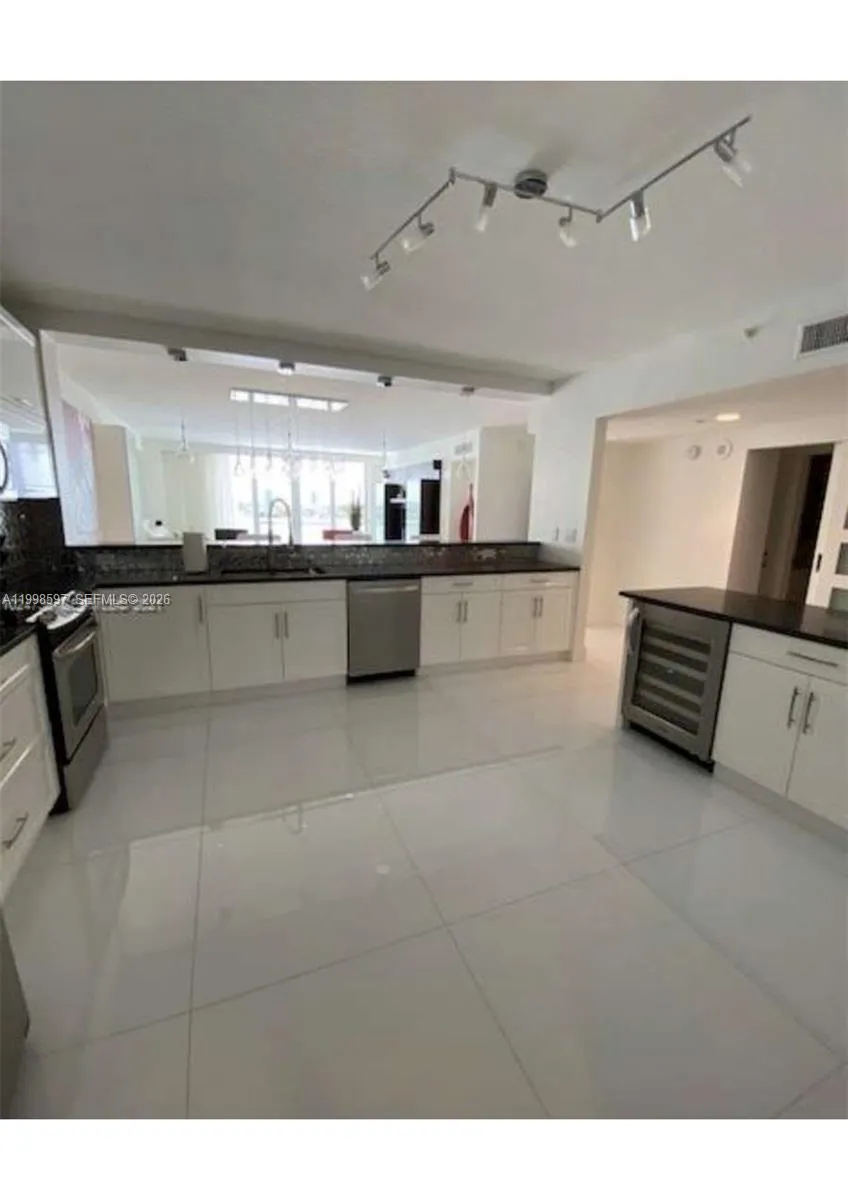 17050 N Bay Rd 605, Sunny Isles Beach, Florida 331, Sunny Isles Beach, Florida 33160, 2 Bedrooms Bedrooms, ,2 BathroomsBathrooms,Residential Lease,For Rent,17050 N Bay Rd 605, Sunny Isles Beach, Florida 331,A11998597