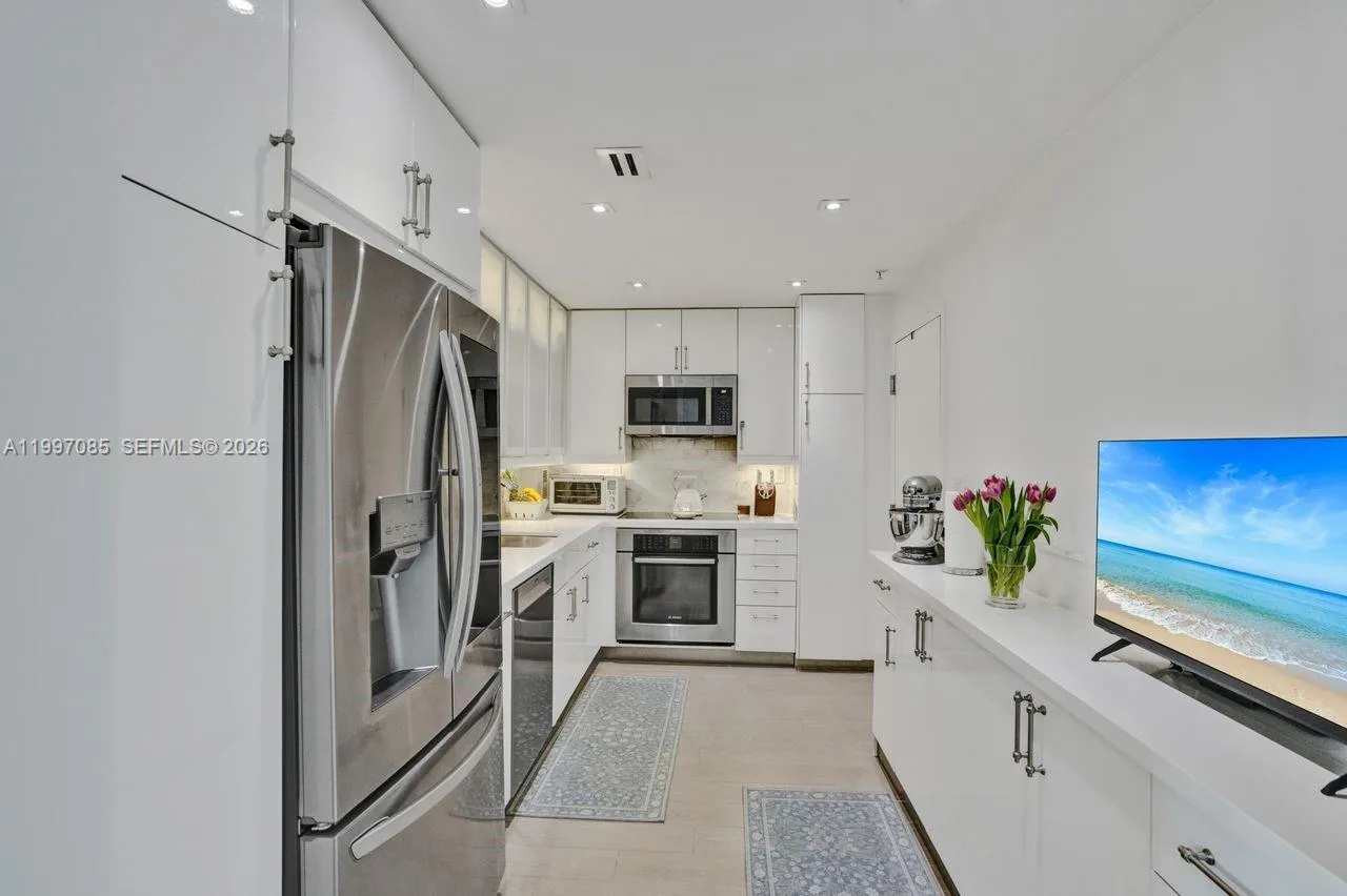 90 Edgewater Dr 625, Coral Gables, Florida 33133, Coral Gables, Florida 33133, 2 Bedrooms Bedrooms, ,2 BathroomsBathrooms,Residential,For Sale,90 Edgewater Dr 625, Coral Gables, Florida 33133,A11997085