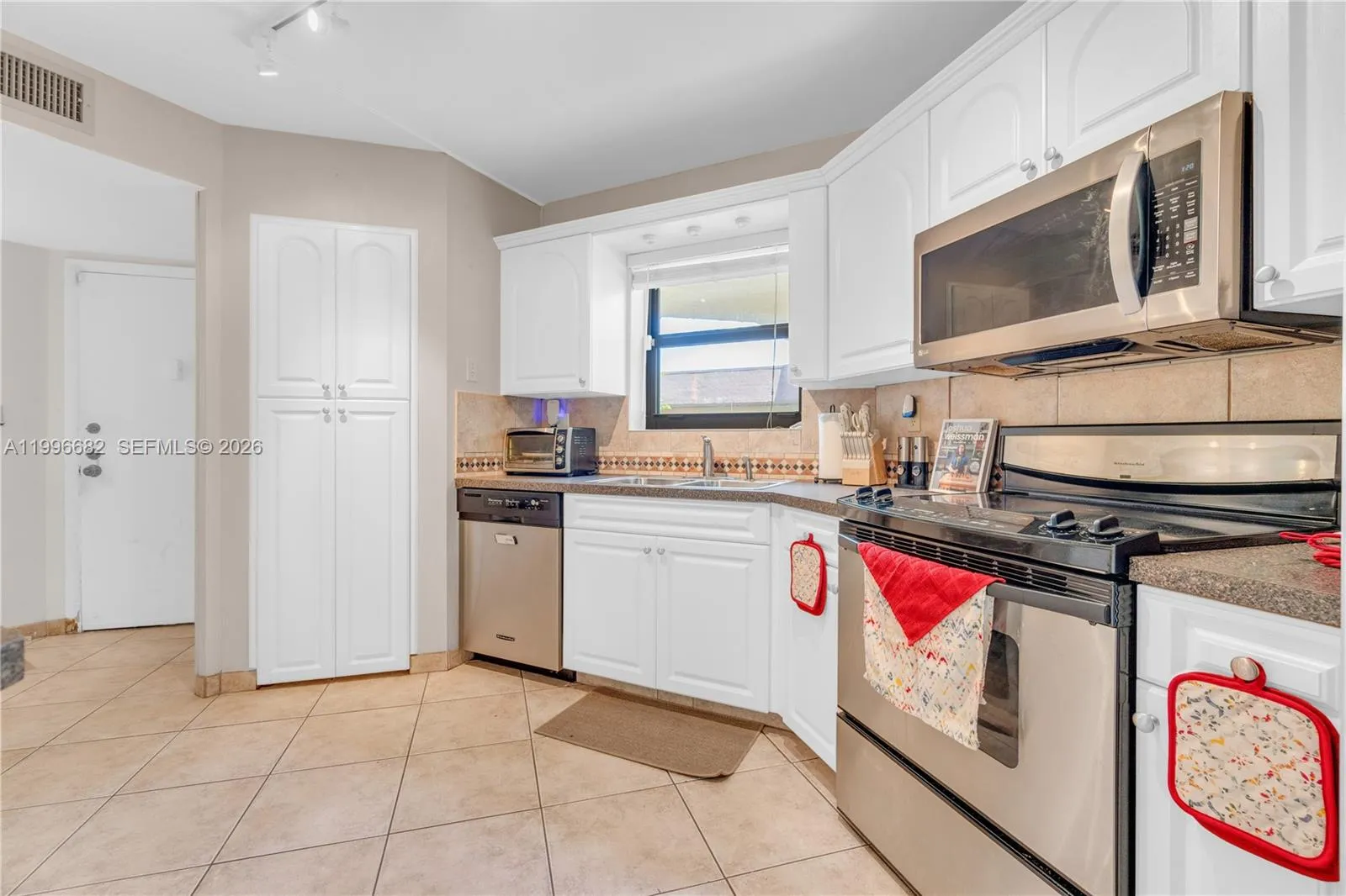 6755 W Broward Blvd 405, Plantation, Florida 33317, Plantation, Florida 33317, 2 Bedrooms Bedrooms, ,2 BathroomsBathrooms,Residential,For Sale,6755 W Broward Blvd 405, Plantation, Florida 33317,A11996682