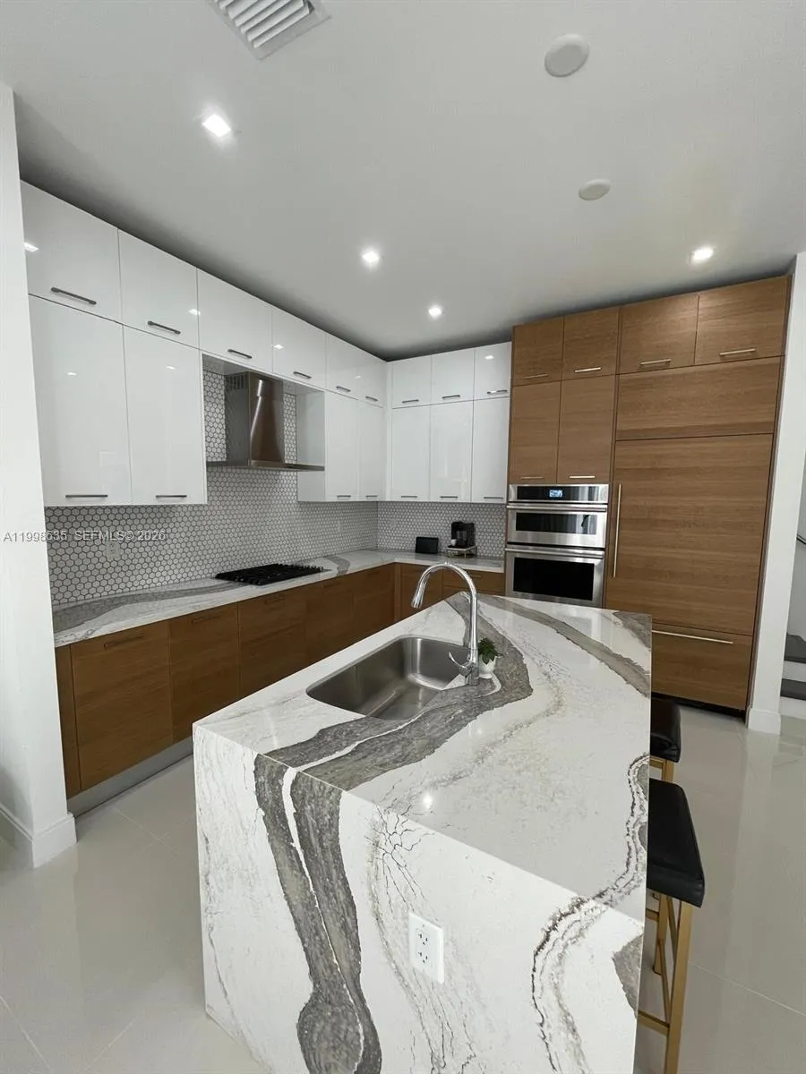 8283 Nw 44th St, Doral, Florida 33166, Doral, Florida 33166, 3 Bedrooms Bedrooms, ,3 BathroomsBathrooms,Residential,For Sale,8283 Nw 44th St, Doral, Florida 33166,A11998635