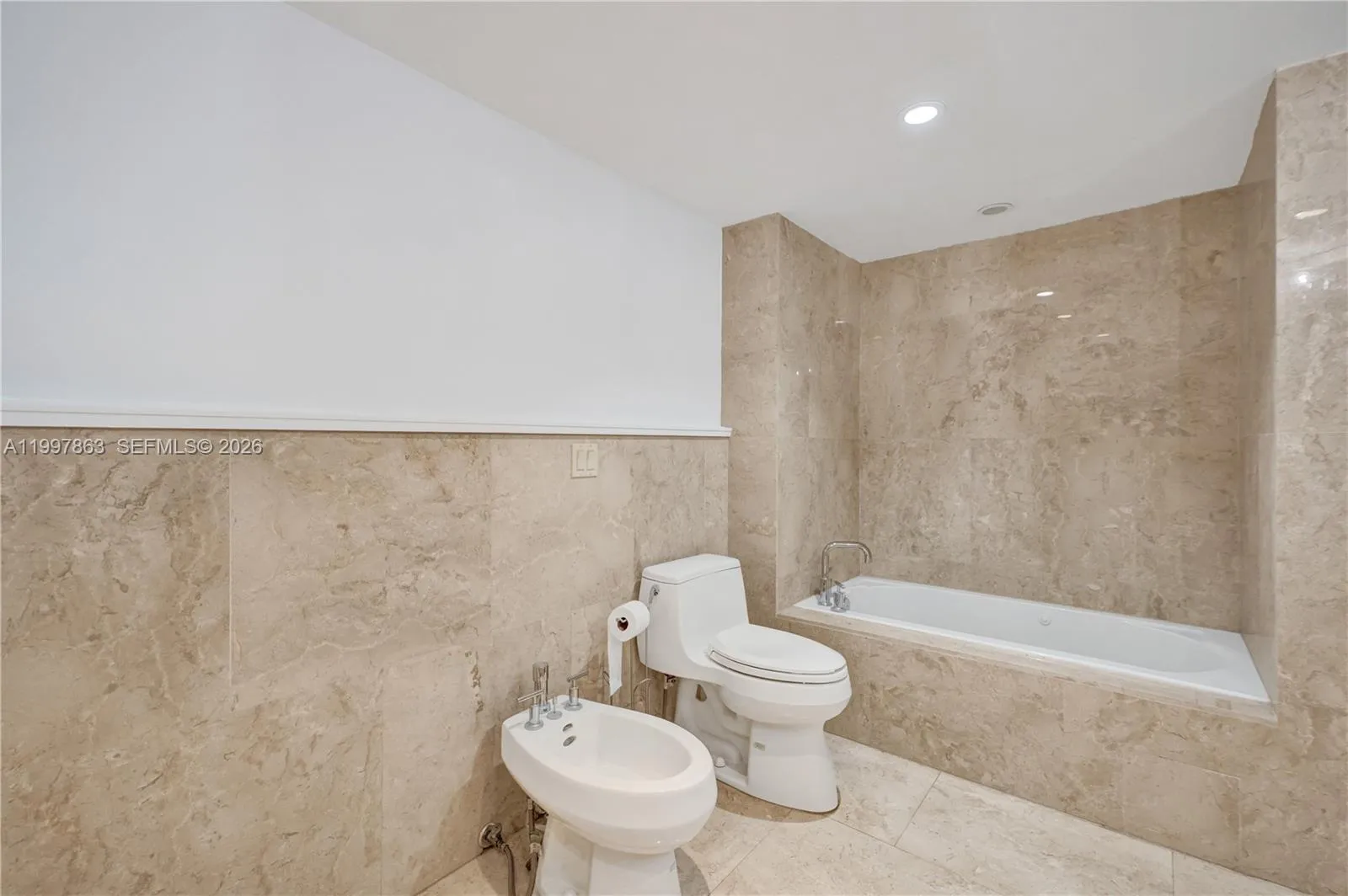 5660 Collins Ave 20b, Miami Beach, Florida 33140, Miami Beach, Florida 33140, 2 Bedrooms Bedrooms, ,2 BathroomsBathrooms,Residential,For Sale,5660 Collins Ave 20b, Miami Beach, Florida 33140,A11997863