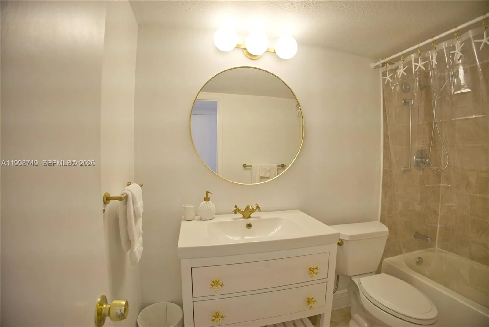 5555 Collins Ave 15m, Miami Beach, Florida 33140, Miami Beach, Florida 33140, 1 Bedroom Bedrooms, ,1 BathroomBathrooms,Residential Lease,For Rent,5555 Collins Ave 15m, Miami Beach, Florida 33140,A11998749