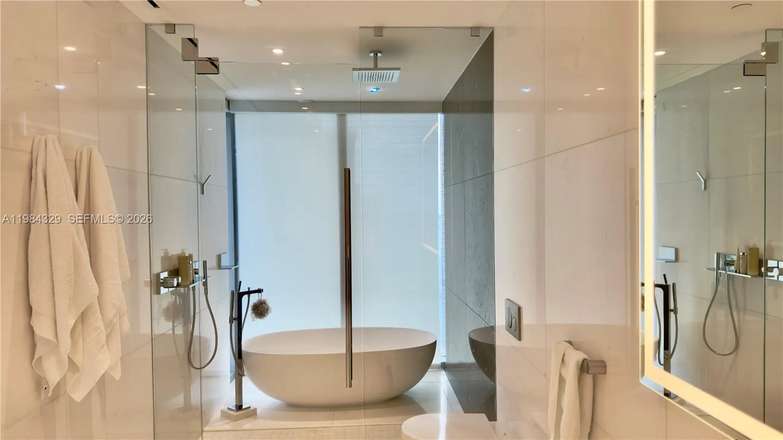 300 Biscayne Boulevard Way 2601e, Miami, Florida 3, Miami, Florida 33131, 5 Bedrooms Bedrooms, ,5 BathroomsBathrooms,Residential Lease,For Rent,300 Biscayne Boulevard Way 2601e, Miami, Florida 3,A11984329