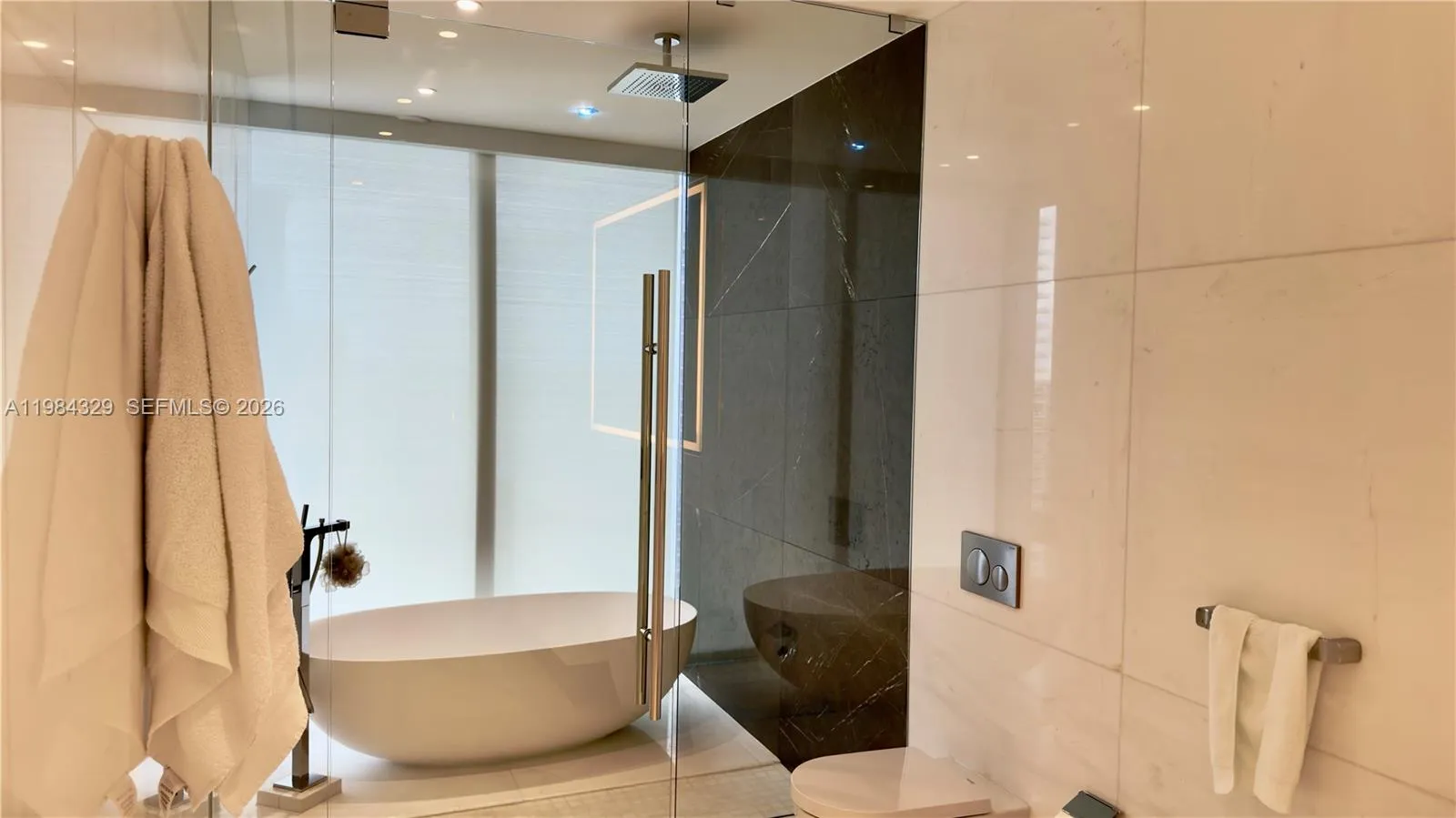 300 Biscayne Boulevard Way 2601e, Miami, Florida 3, Miami, Florida 33131, 5 Bedrooms Bedrooms, ,5 BathroomsBathrooms,Residential Lease,For Rent,300 Biscayne Boulevard Way 2601e, Miami, Florida 3,A11984329