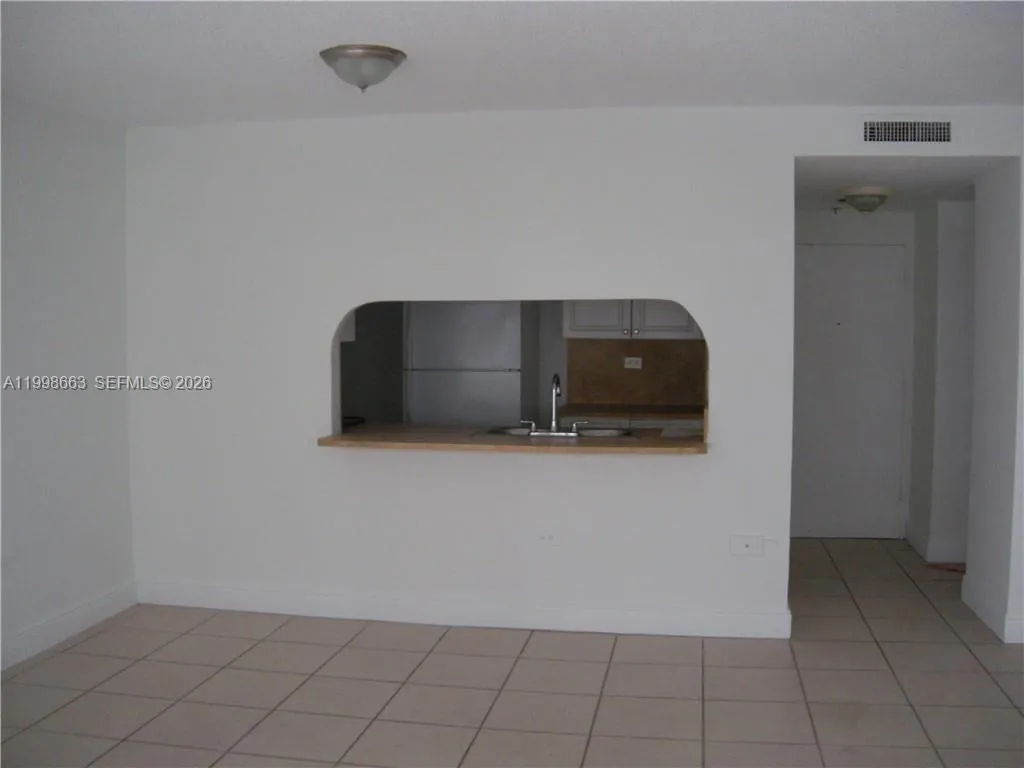 7545 E Treasure Dr 2k, North Bay Village, Florida, North Bay Village, Florida 33141, 1 Bedroom Bedrooms, ,1 BathroomBathrooms,Residential Lease,For Rent,7545 E Treasure Dr 2k, North Bay Village, Florida ,A11998663