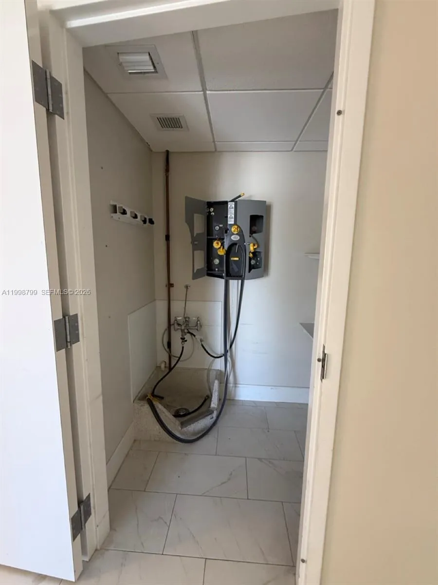 2866 E Oakland Park Blvd, Fort Lauderdale, Florida, Fort Lauderdale, Florida 33306, ,Commercial Lease,For Rent,2866 E Oakland Park Blvd, Fort Lauderdale, Florida,A11998799