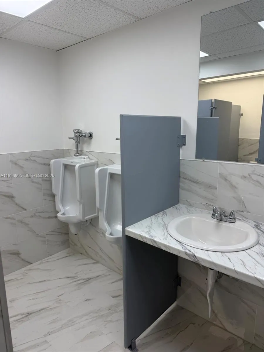 2876 E Oakland Park Blvd, Fort Lauderdale, Florida, Fort Lauderdale, Florida 33306, ,Commercial Lease,For Rent,2876 E Oakland Park Blvd, Fort Lauderdale, Florida,A11998806