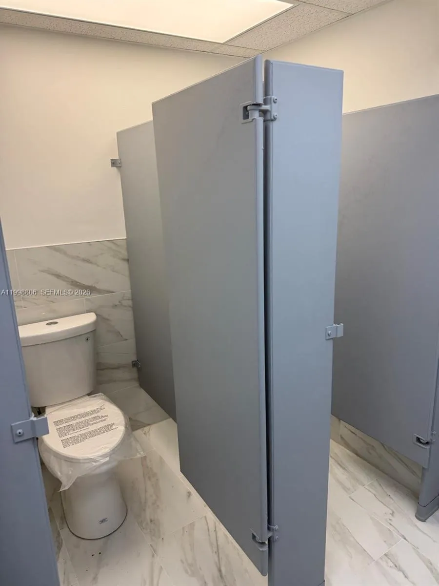 2876 E Oakland Park Blvd, Fort Lauderdale, Florida, Fort Lauderdale, Florida 33306, ,Commercial Lease,For Rent,2876 E Oakland Park Blvd, Fort Lauderdale, Florida,A11998806