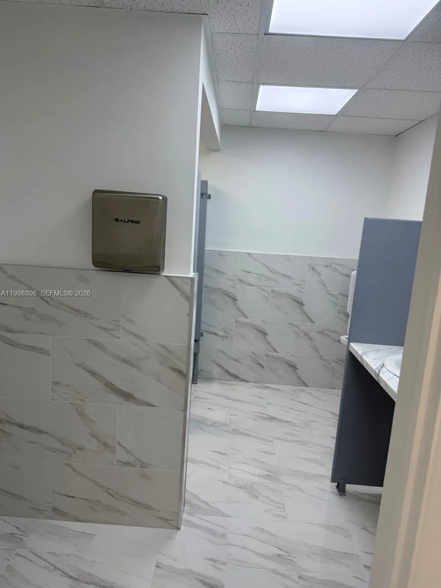 2876 E Oakland Park Blvd, Fort Lauderdale, Florida, Fort Lauderdale, Florida 33306, ,Commercial Lease,For Rent,2876 E Oakland Park Blvd, Fort Lauderdale, Florida,A11998806