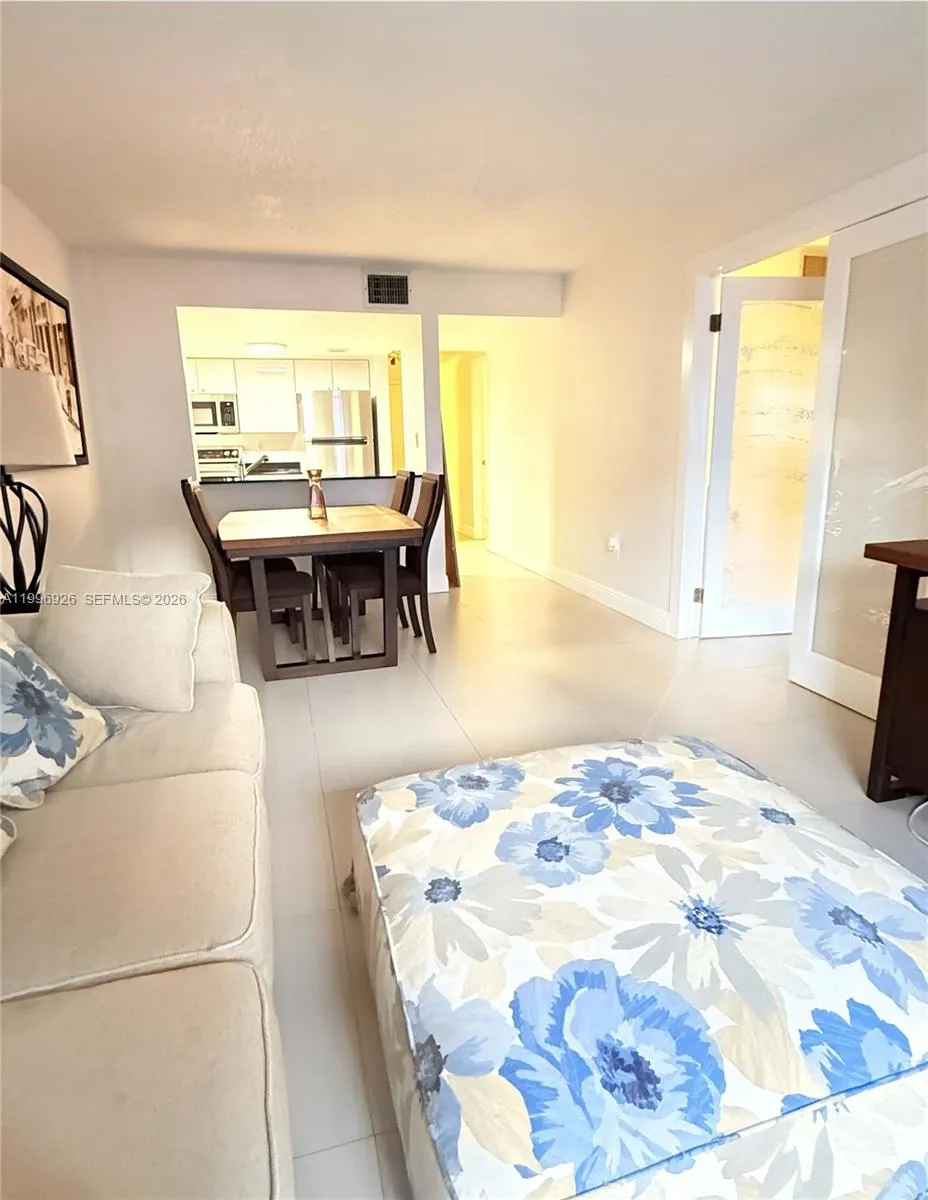 6801 Harding Ave 301, Miami Beach, Florida 33141, Miami Beach, Florida 33141, 2 Bedrooms Bedrooms, ,1 BathroomBathrooms,Residential Lease,For Rent,6801 Harding Ave 301, Miami Beach, Florida 33141,A11996926
