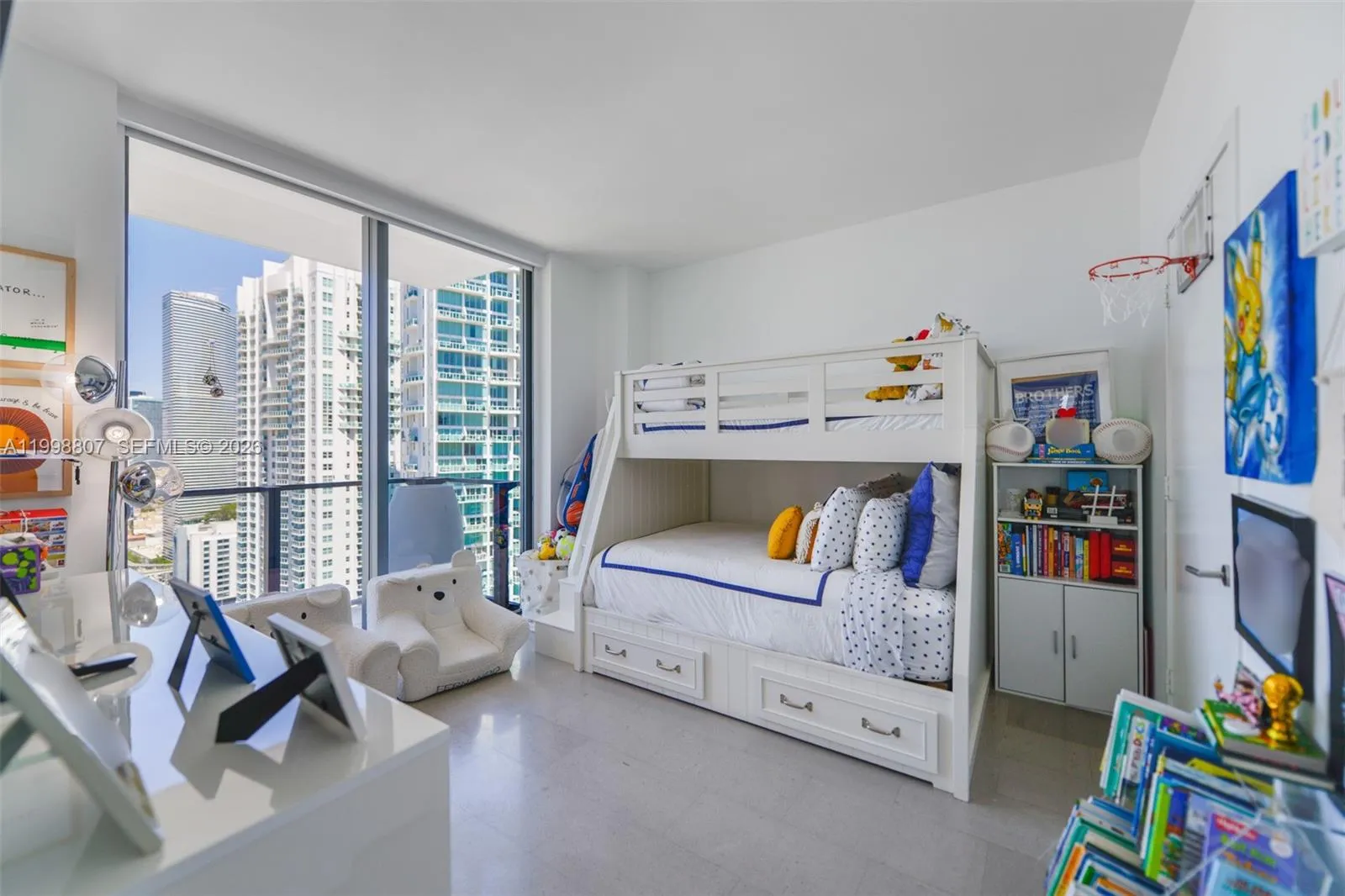 68 Se 6th St 2312, Miami, Florida 33131, Miami, Florida 33131, 2 Bedrooms Bedrooms, ,2 BathroomsBathrooms,Residential Lease,For Rent,68 Se 6th St 2312, Miami, Florida 33131,A11998807