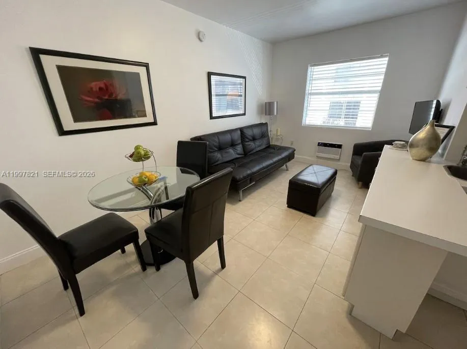 335 Ocean Dr 214, Miami Beach, Florida 33139, Miami Beach, Florida 33139, 1 Bedroom Bedrooms, ,1 BathroomBathrooms,Residential,For Sale,335 Ocean Dr 214, Miami Beach, Florida 33139,A11997821