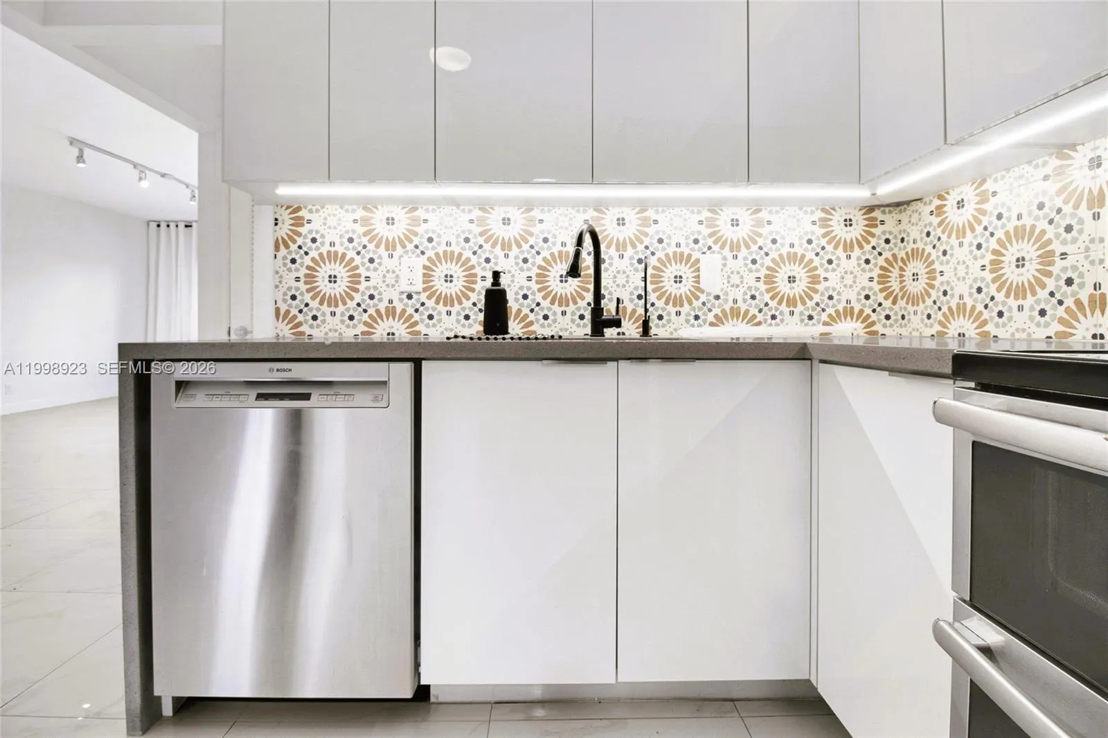 2230 Ne 56th Pl 227, Fort Lauderdale, Florida 3330, Fort Lauderdale, Florida 33308, 2 Bedrooms Bedrooms, ,2 BathroomsBathrooms,Residential Lease,For Rent,2230 Ne 56th Pl 227, Fort Lauderdale, Florida 3330,A11998923